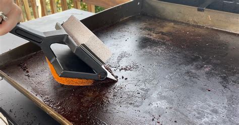 cleaning blackstone griddle