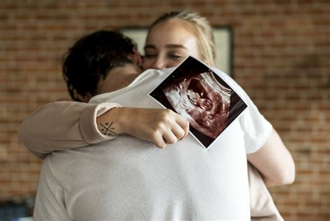 couple pregnancy ultrasound