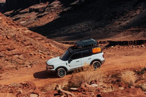 Ford Bronco modular top system with removable panels