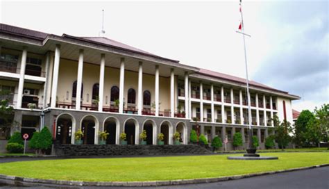 Gedung Pusat UGM