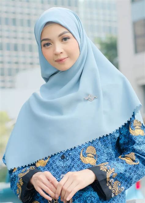 Hijab Segi Empat with Batik