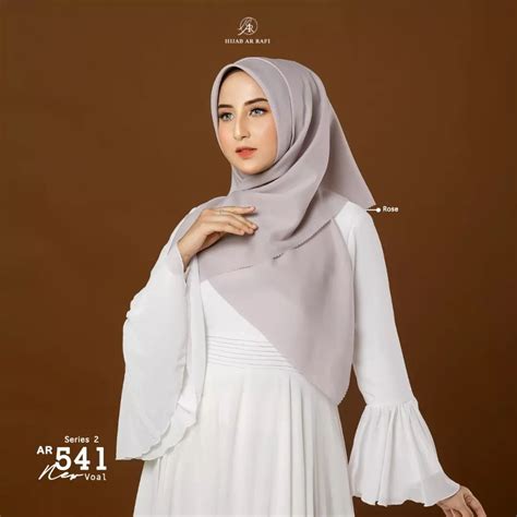 Hijab Segi Empat with Modern Clothing