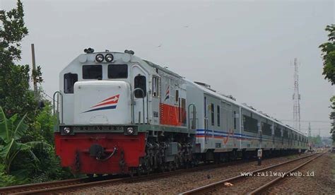 kereta api indonesia gambar