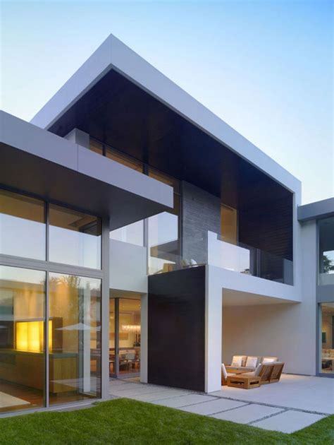 jendela besar pada desain rumah minimalis