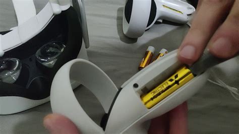 Oculus Quest 2 controller battery contact