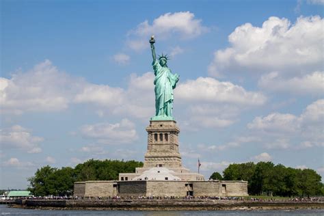 patung liberty