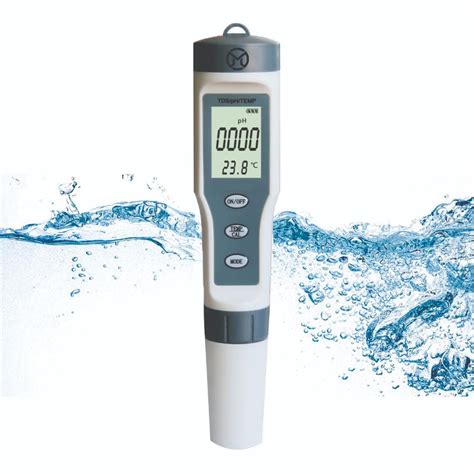 Pengecekan pH dan suhu air akuaponik