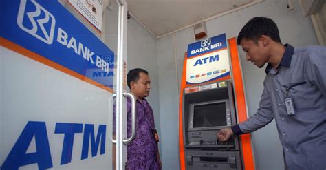 periksa mesin ATM