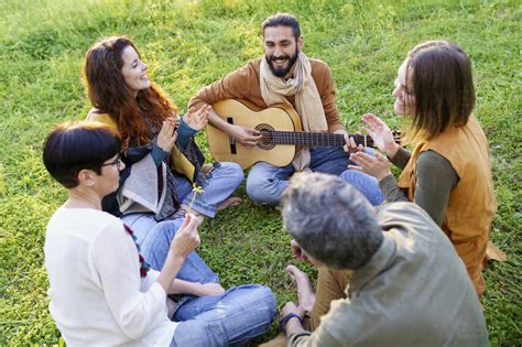 Menciptakan Keakraban dalam Bermain Musik dengan Teman atau Keluarga