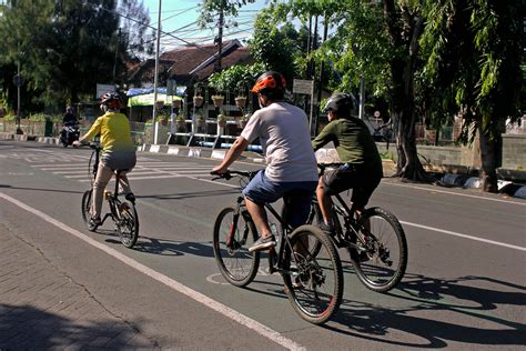 Riding Sepeda di Kota
