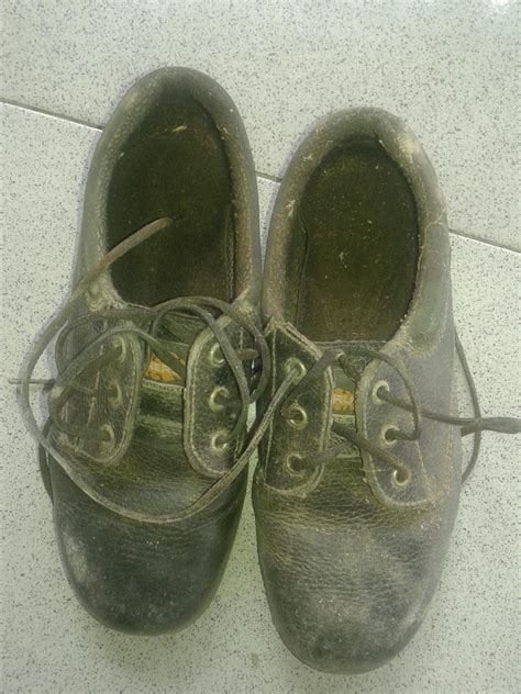 Sepatu Butut