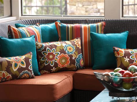Throw Pillows and Rugs Living Room Decor