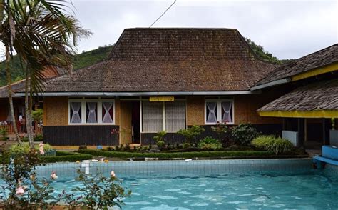 villa kolam renang di Ciwidey